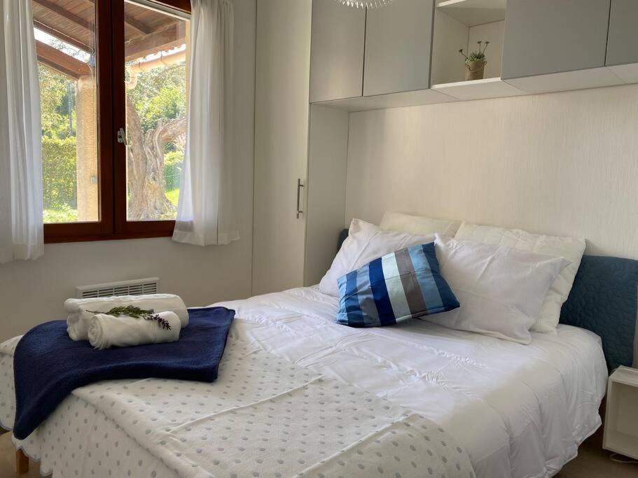 Neuve Romantique Montbrun-des-Corbieres Luaran gambar
